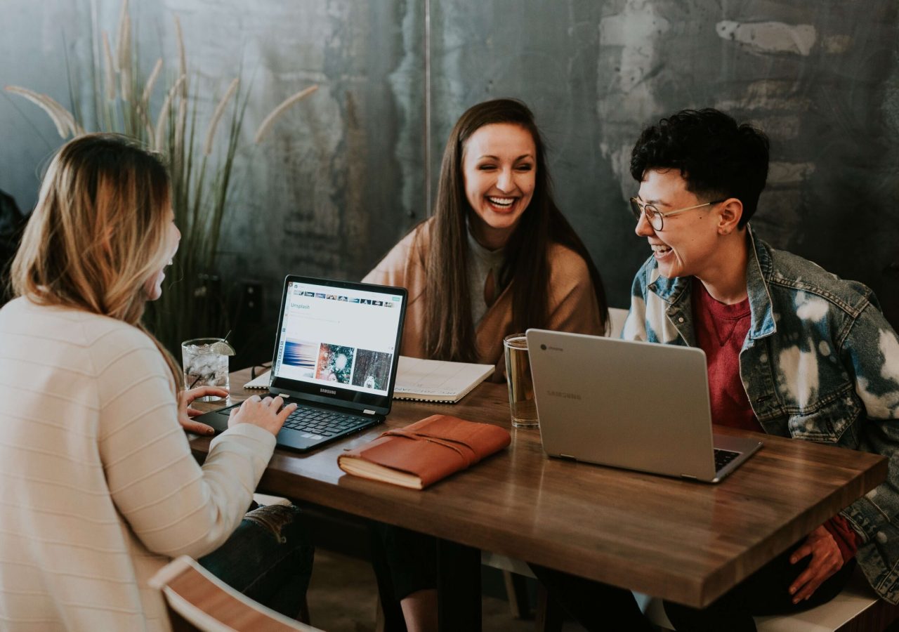 Oracle Redwood vs Classic HR Help Desk